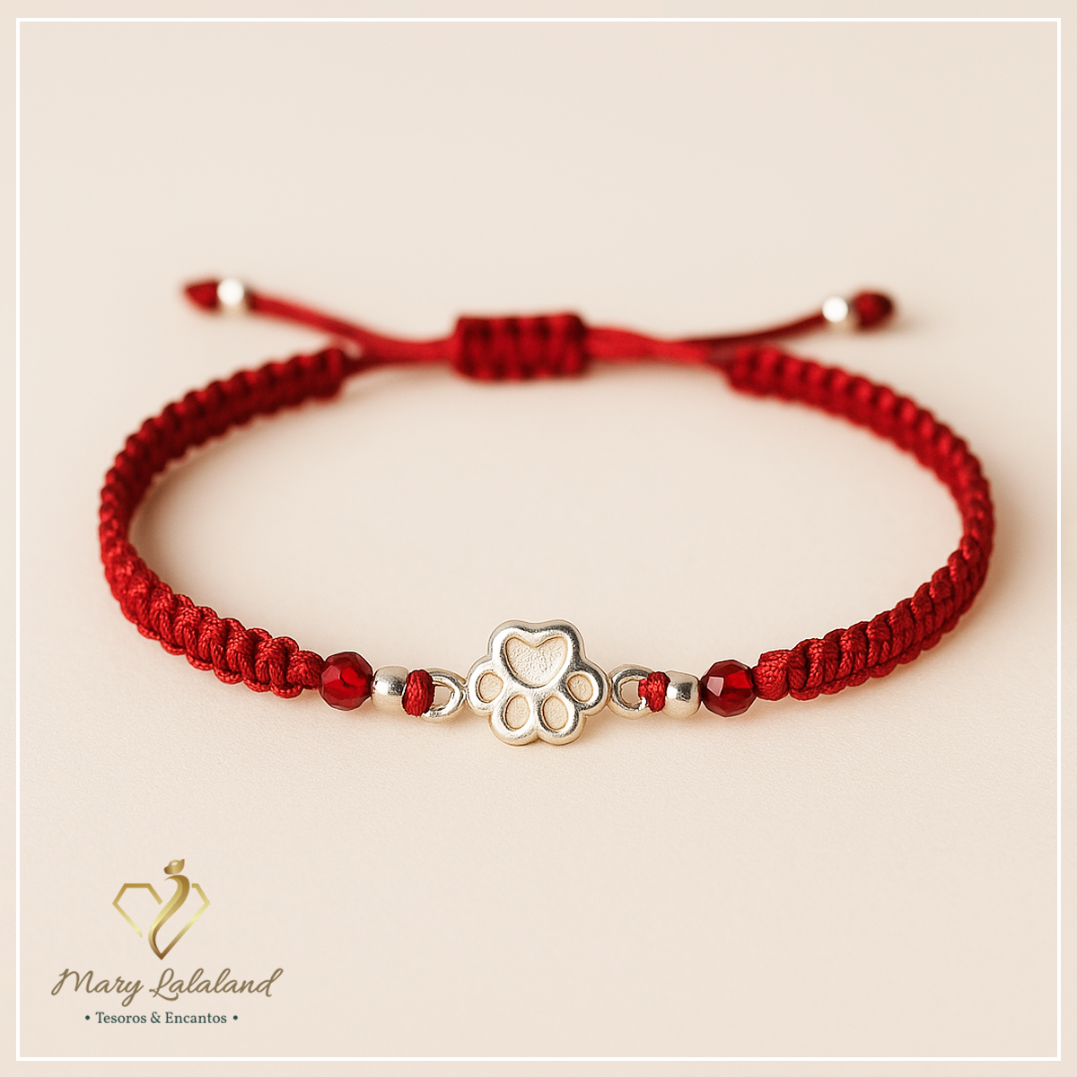 PULSERA DE HILO TEJIDO CON HUELLA PET Y ESFERAS DE PLATA REGULABLE