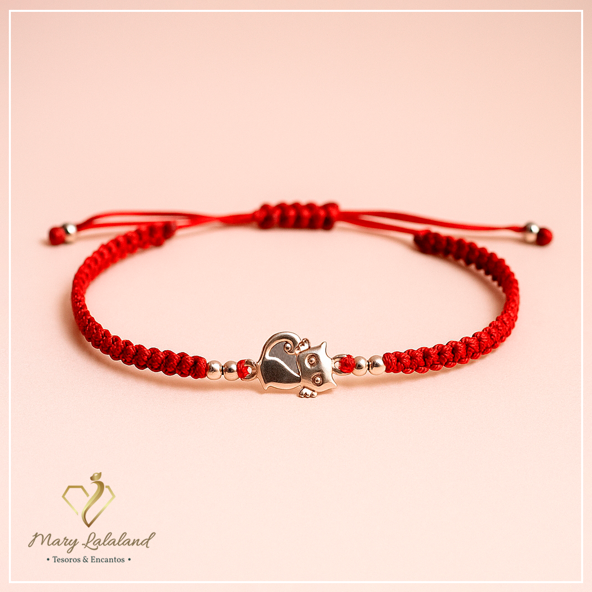 PULSERA DE HILO TEJIDO CON GATITO Y ESFERAS DE PLATA REGULABLE